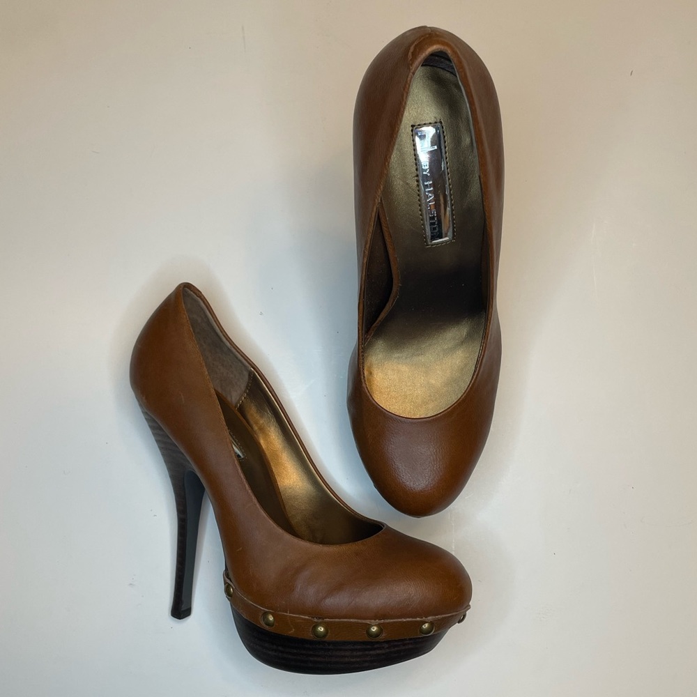 H by Halston a sub brand of Bakers Shoes